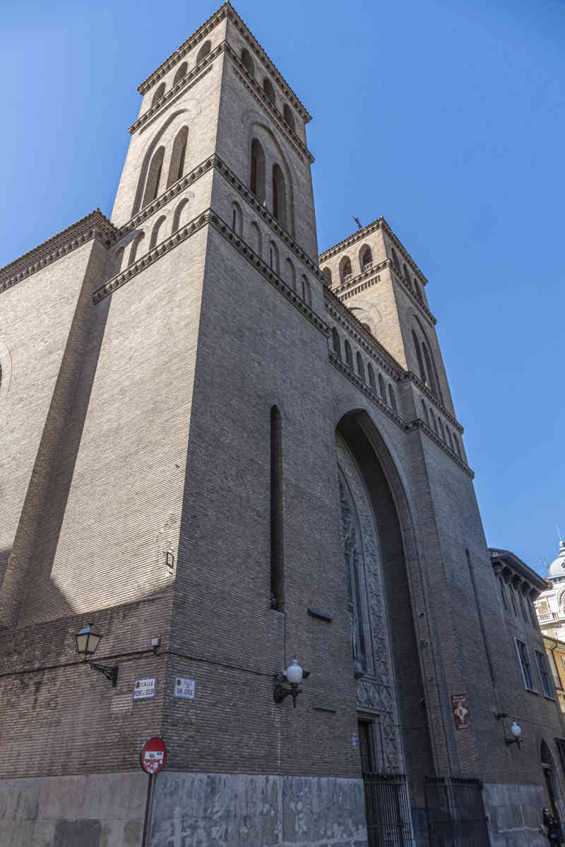Zaragoza 101 - iglesia del Sagrado Corazón de Jesús (Rosario de Cristal).jpg